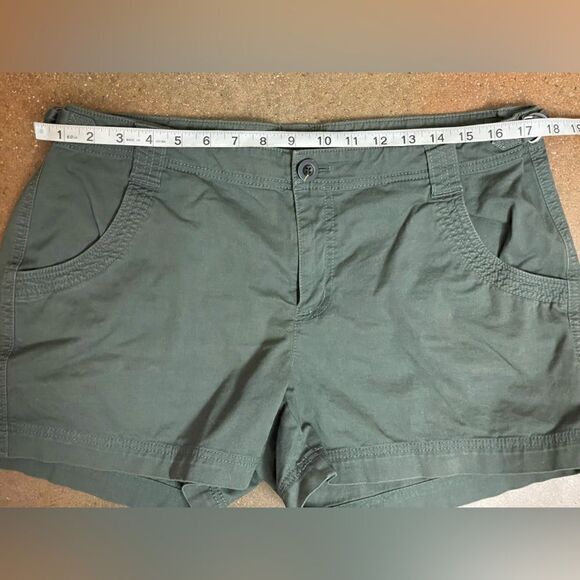 Athleta Jasper Green Organic Cotton Shorts w/Side Buckles (Size: 14) - Picture 7 of 16